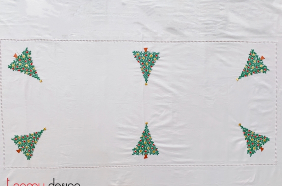 Khăn trải bàn chữ nhật Noel  (250x150cm) gồm 12 khăn ăn - thêu thông kim